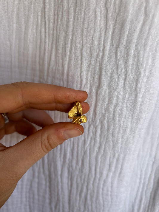 The Allure of Crystalline and Crystal Gold: Why It's Worth More Than Regular Gold Nuggets