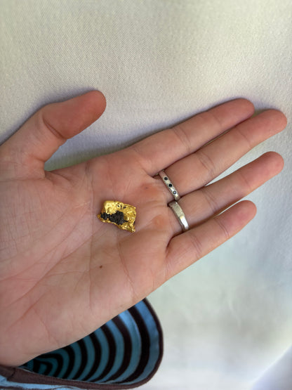 8 Gram Natural Gold Nugget (Total weight 9g)