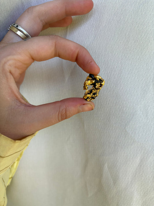 9 gram Natural Gold Nugget - Salt and Pepper