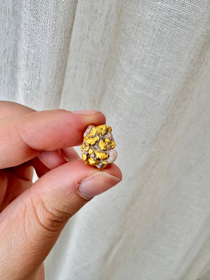 2.5 gram Natural Gold and Quartz Specimen