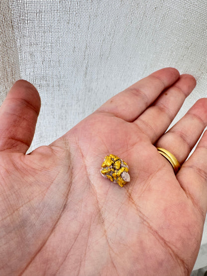 2.5 gram Natural Gold and Quartz Specimen